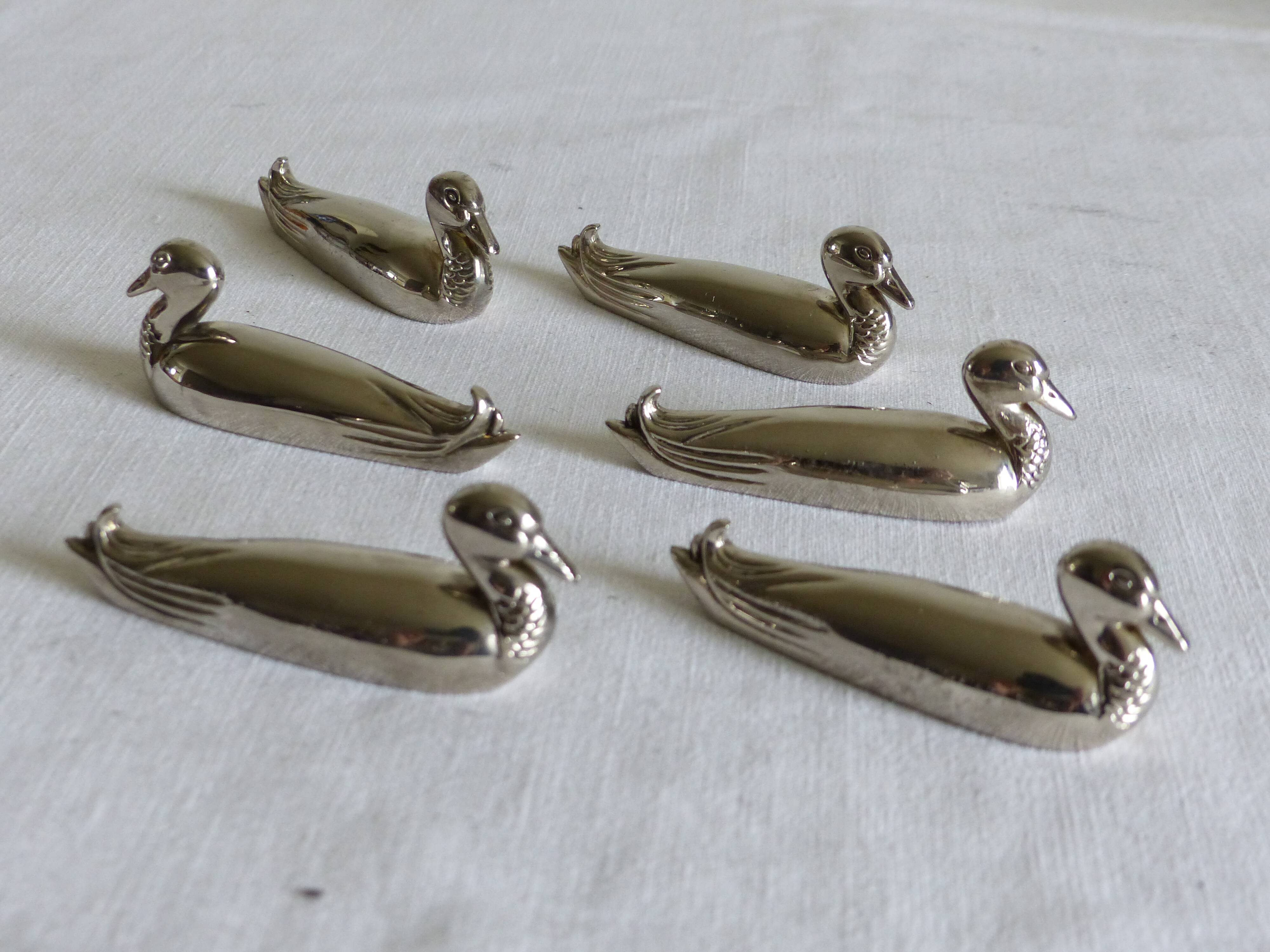 6 metal knife holders, ducks