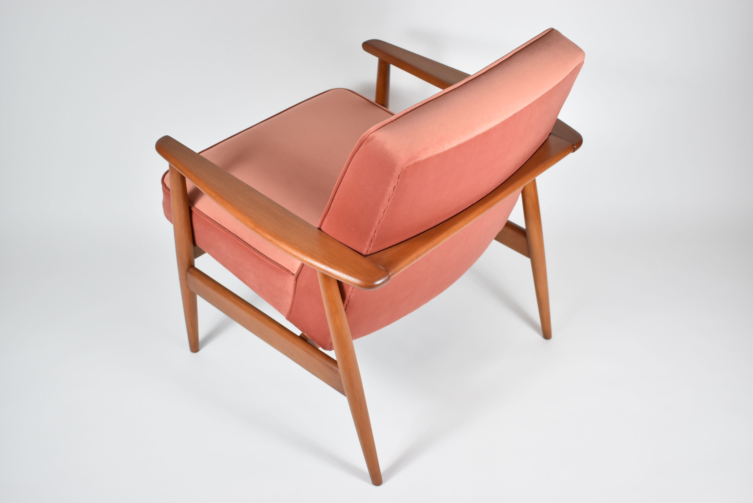 Mid-century modern pink velvet armchair, designer M. Zielinski, 1960s, Poland