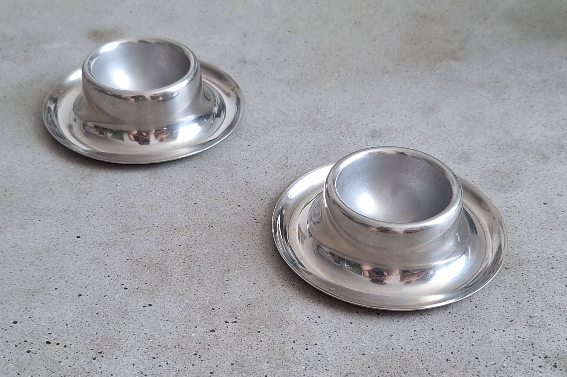 Set of 2 stainless steel egg cups