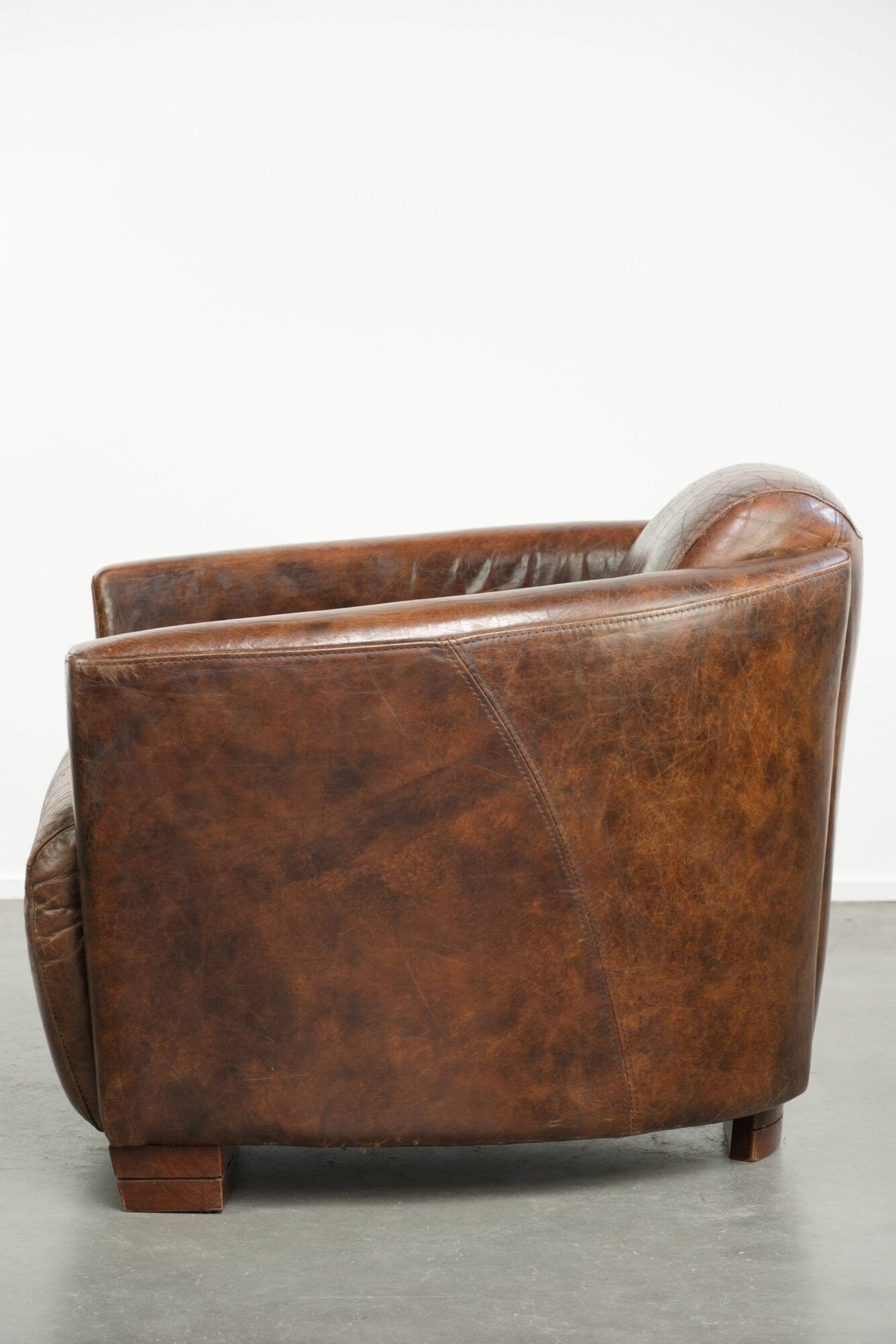 Cowhide armchair in Aviator design in a warm brown colour