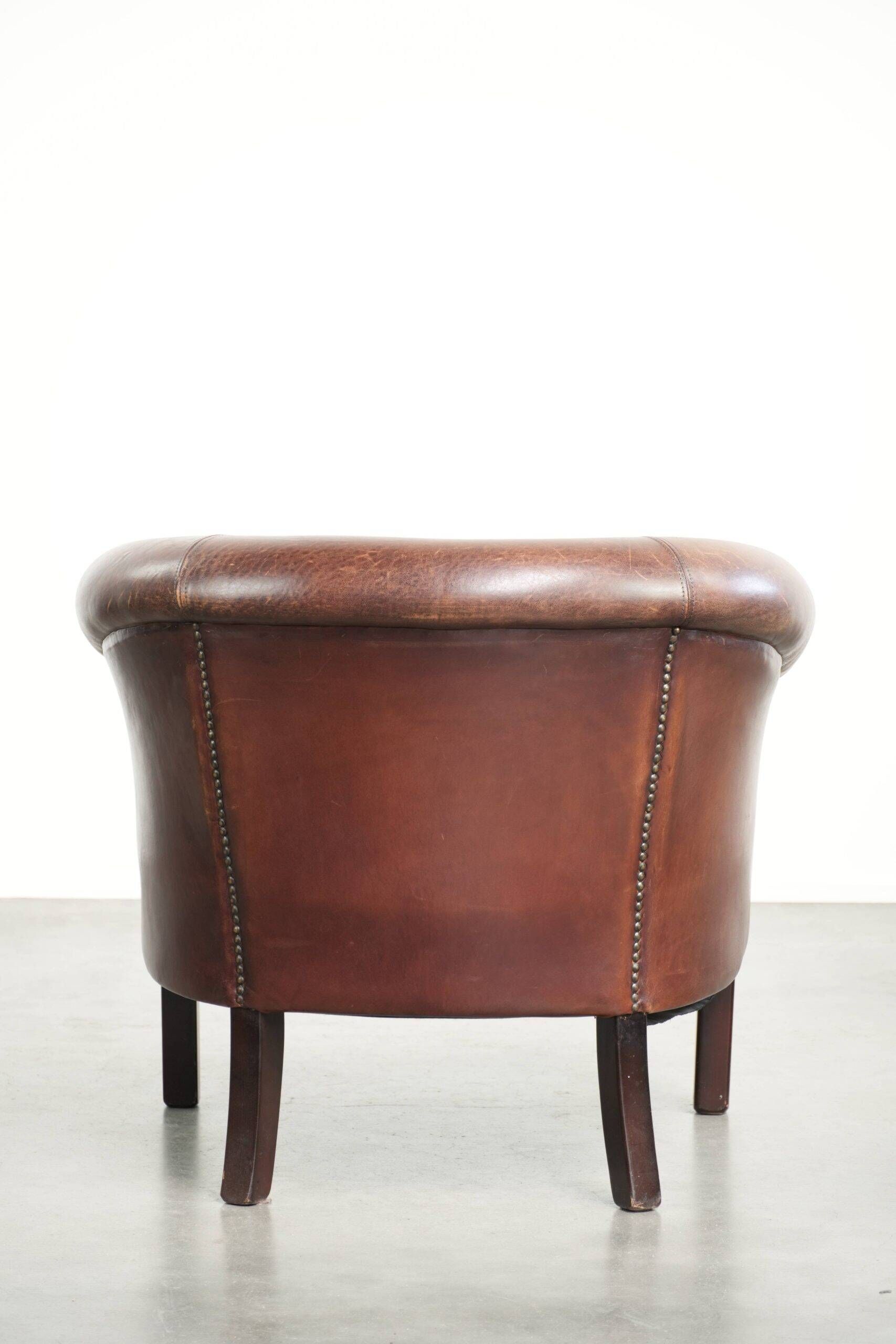 Sheepskin club armchair with patina in a subtle size and a vintage look