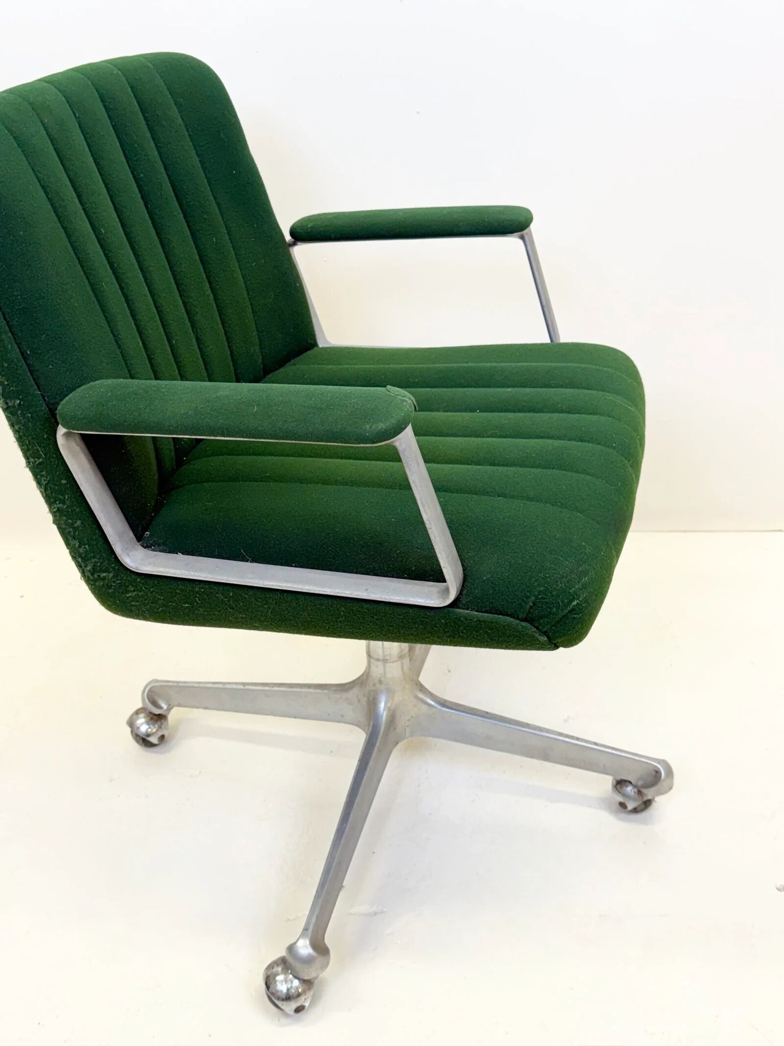 Chaise P125 – Osvaldo Borsani (Tecno), 1960s