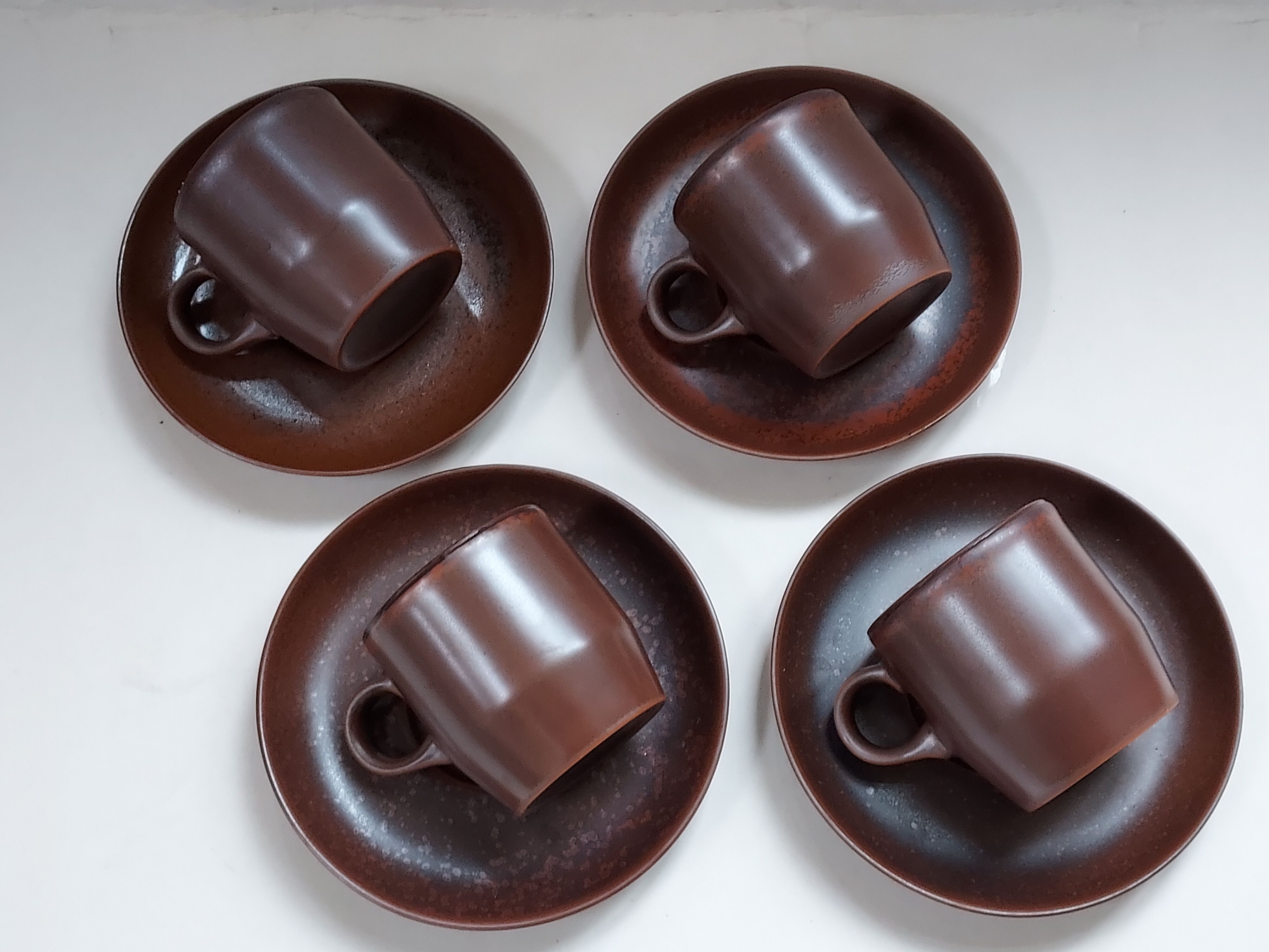 4 tasses et soucoupes