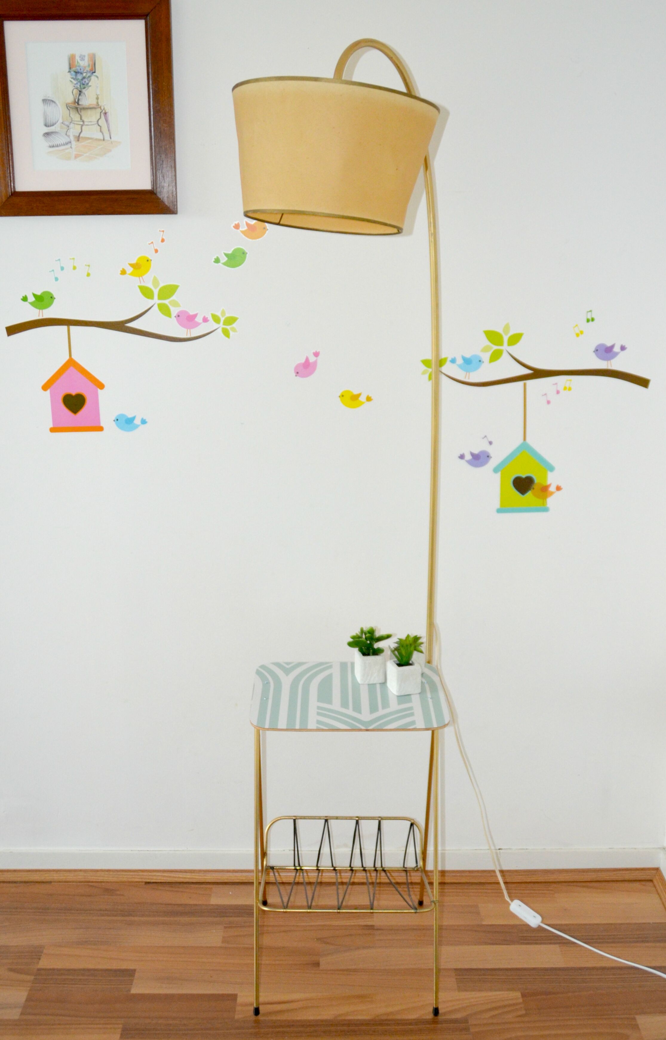 Floor lamp with magazine rack scoubidou years 50 Tablet