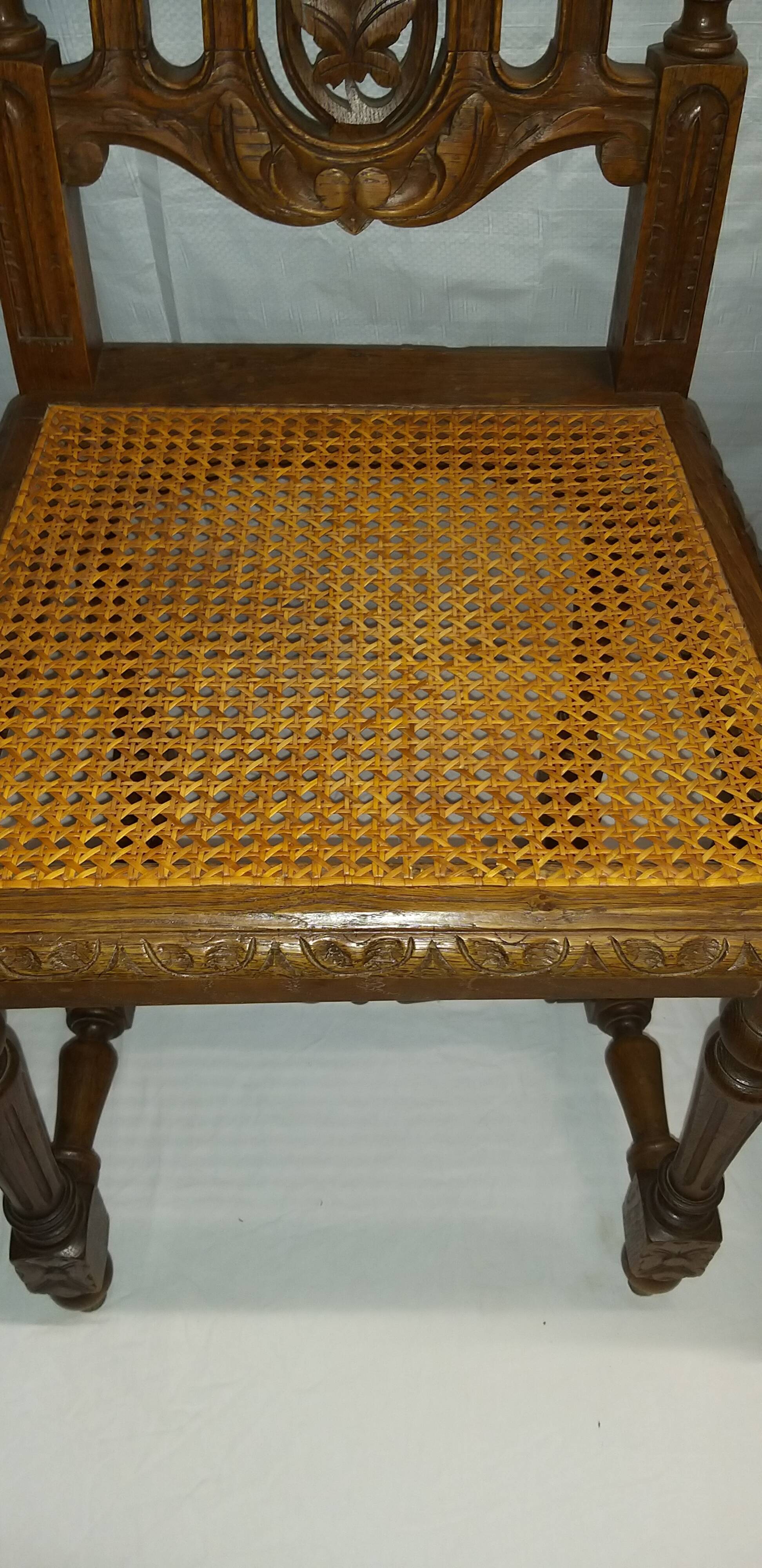 2 chairs Henry 2 years 50/60