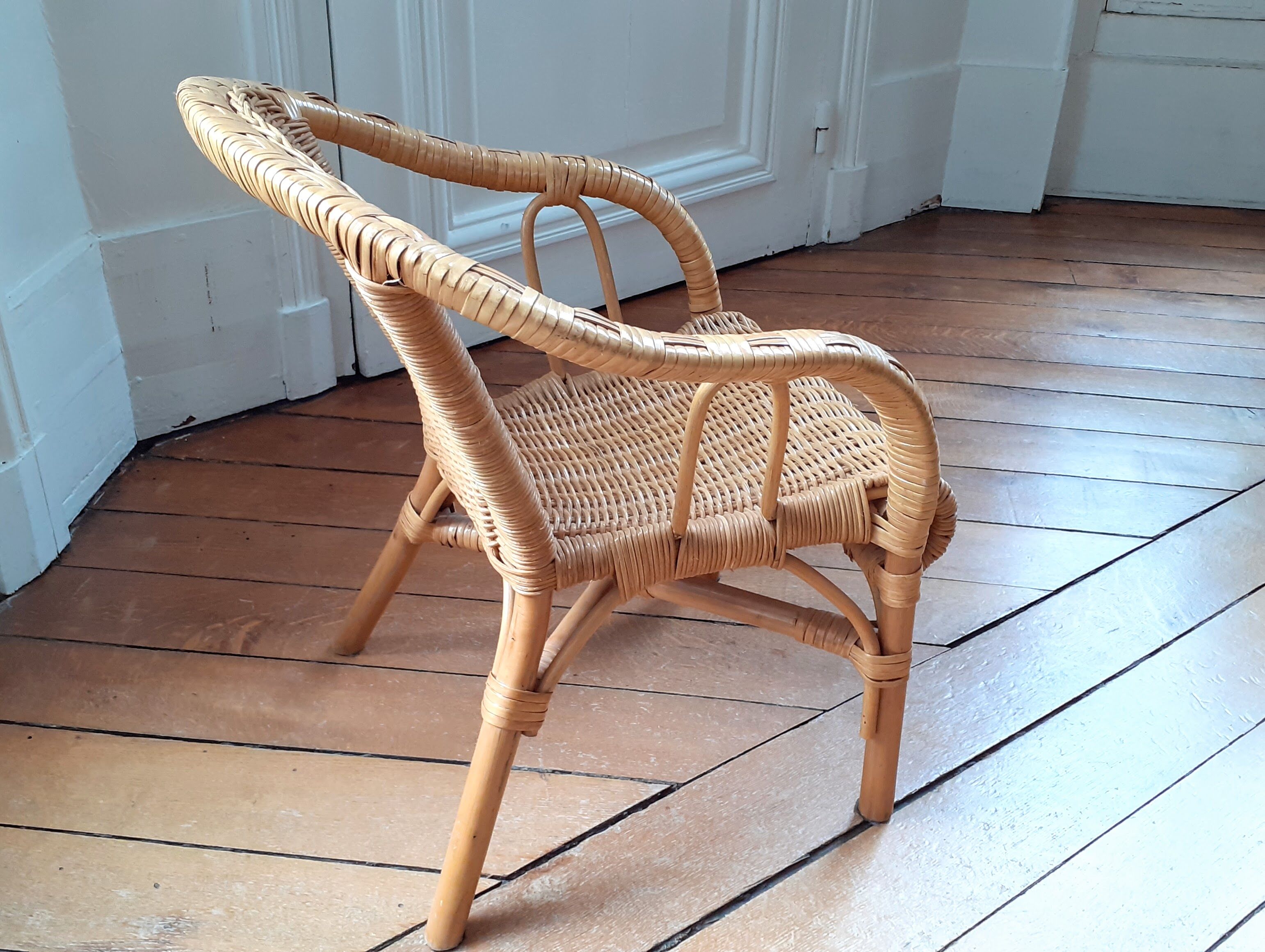 Fauteuil en rotin pour enfant