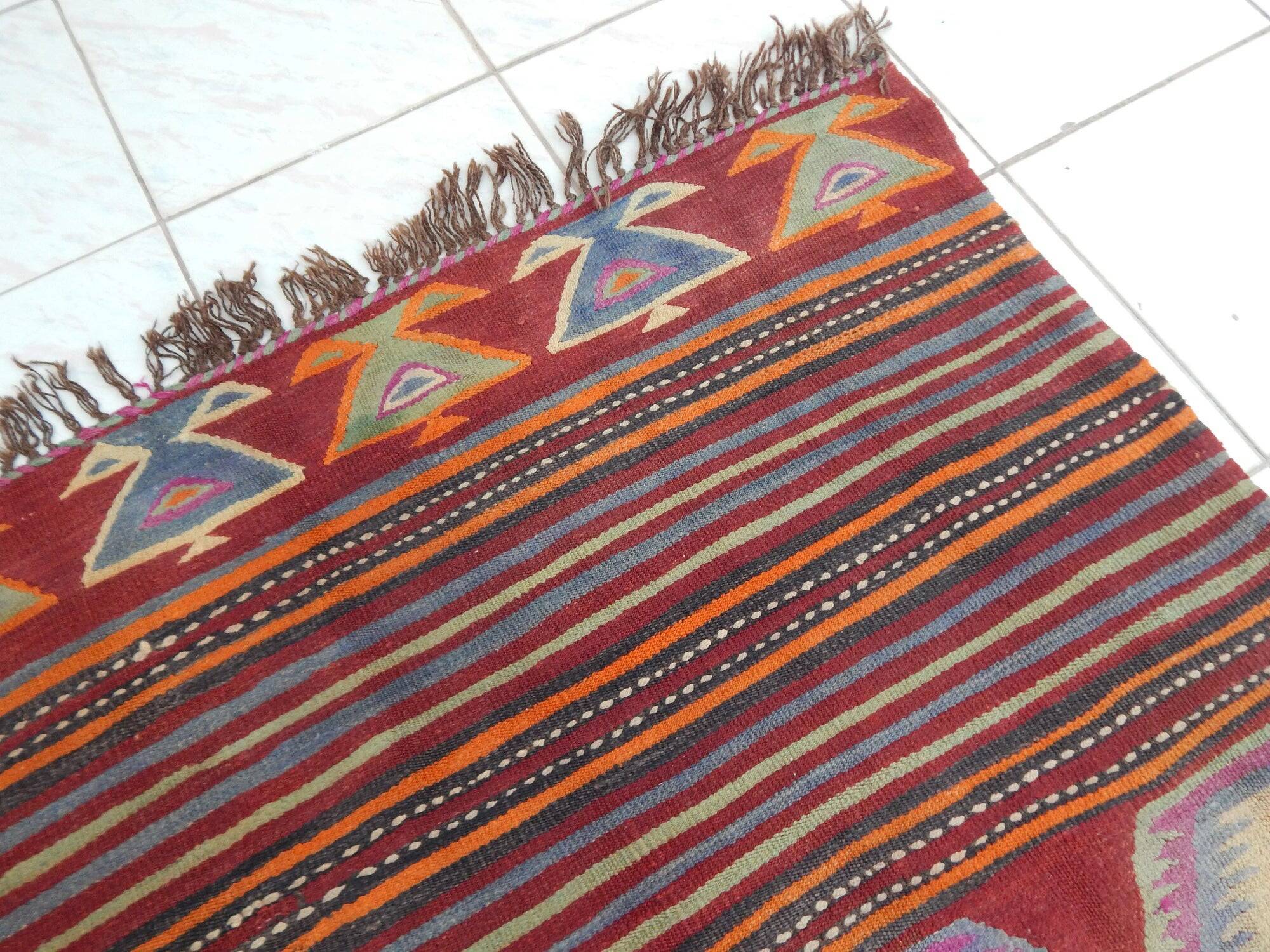 Vintage Turkish kilim, handwoven, 136x167 cm.