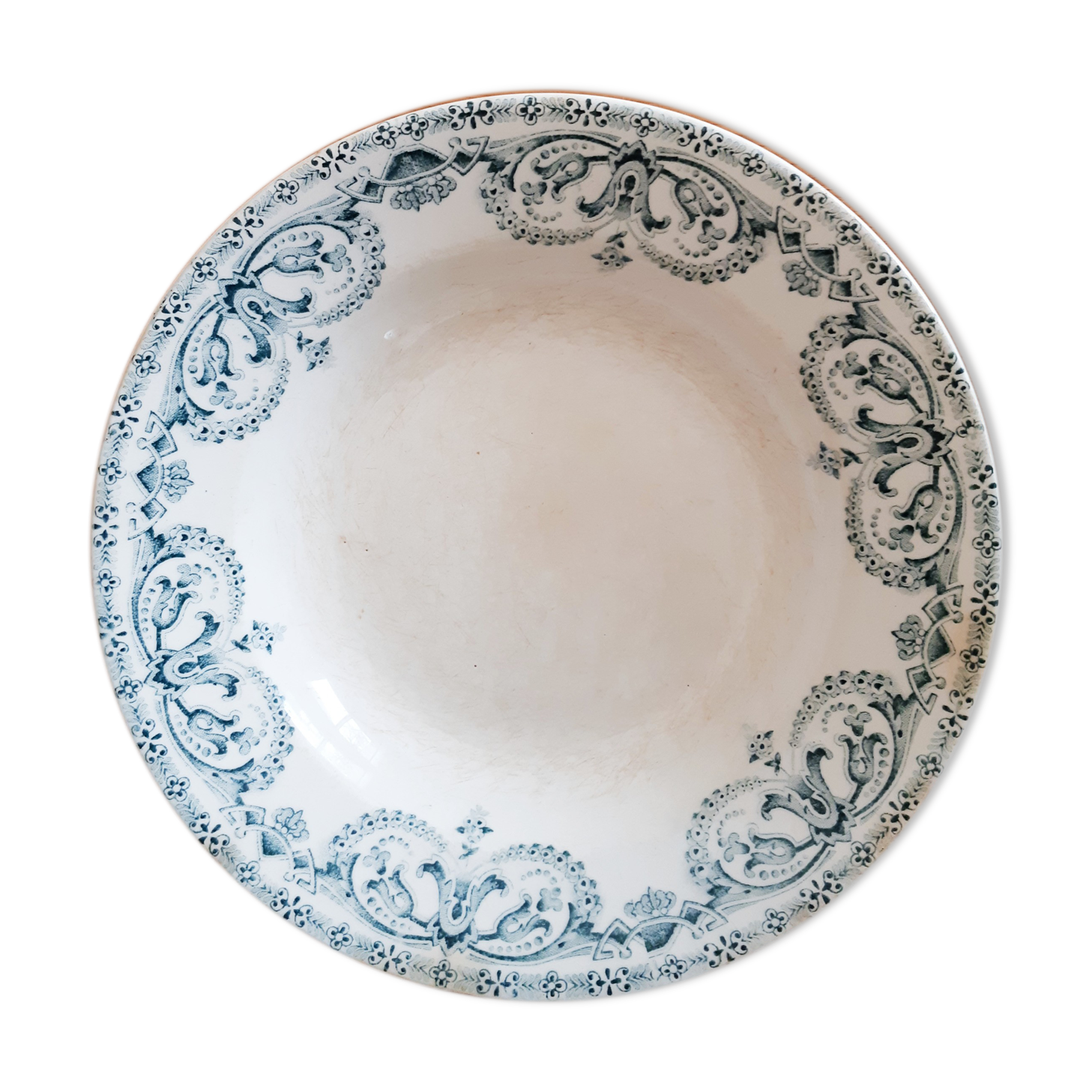 Hollow plate in faience of Saint Amand and Hamage, Iron earth, Garland model