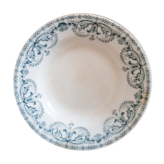 Assiette creuse en faience de Saint Amand et Hamage  , Terre de fer , modèle Guirlande