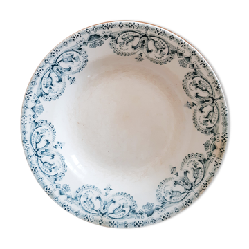 Hollow plate in faience of Saint Amand and Hamage, Iron earth, Garland model