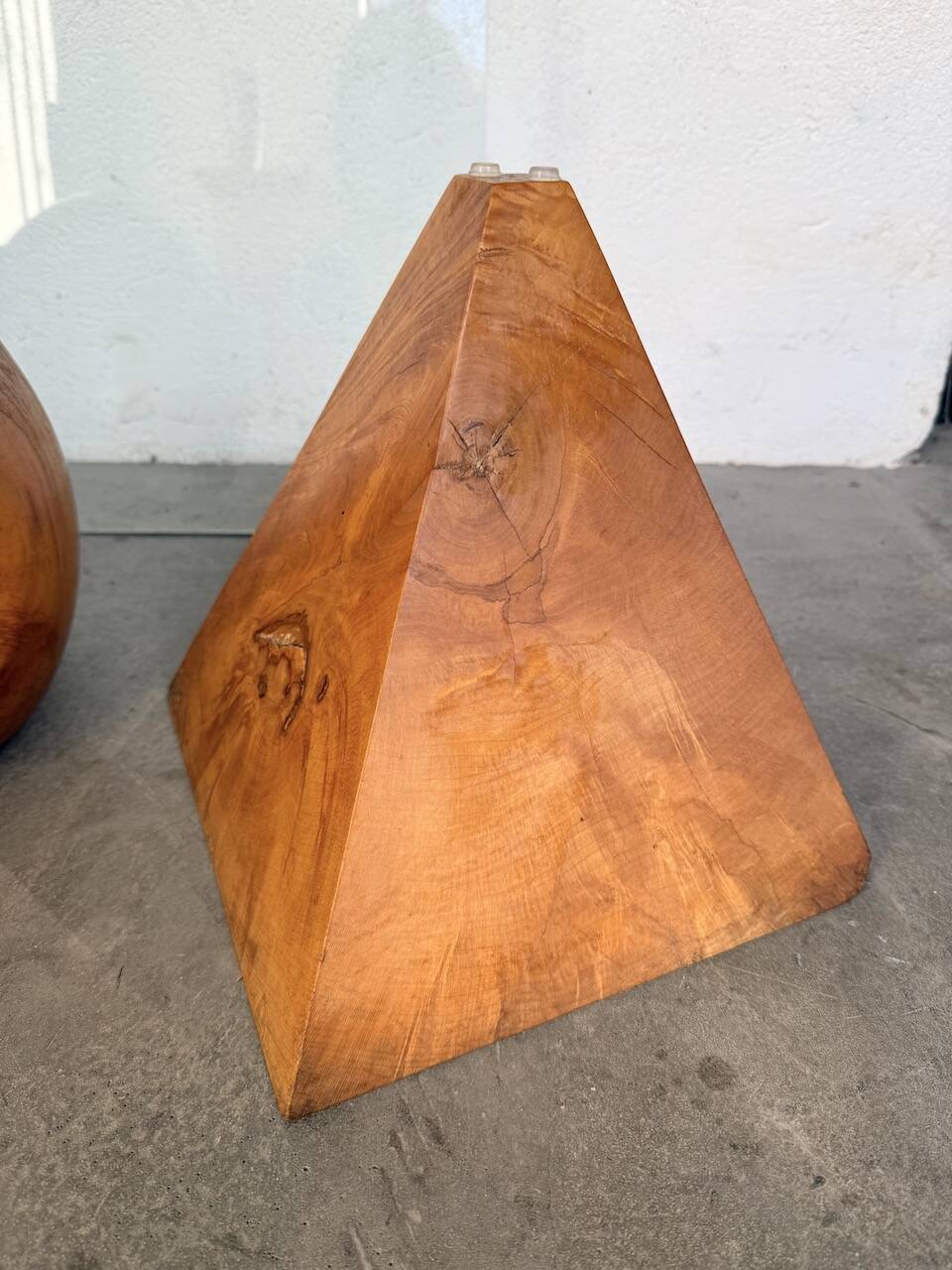Table basse en bois et verre attribuée à Metafora