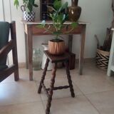 Vintage tripod stool in turned wood