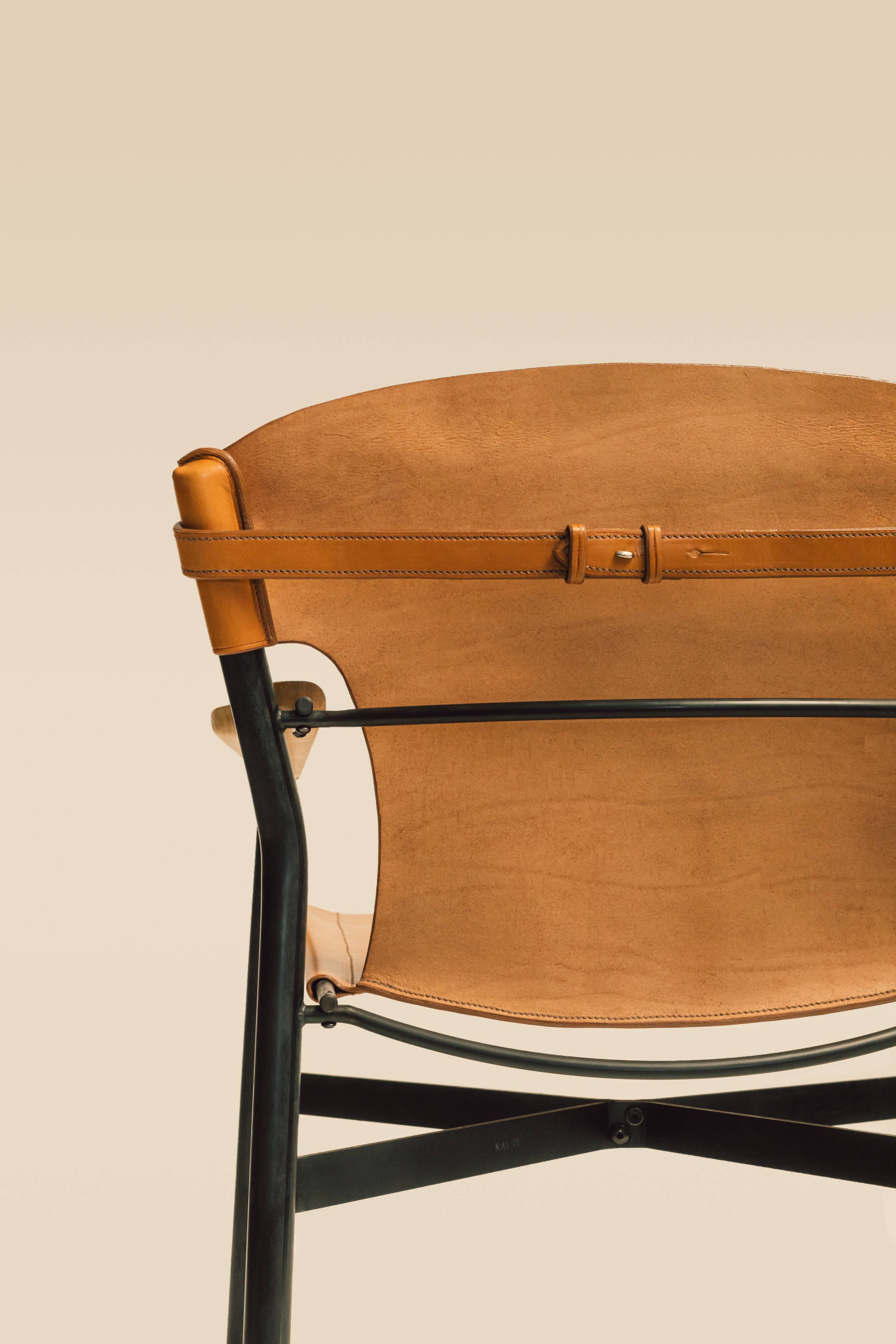 Maërl armchair, Galathée model, natural leather, solid wood armrests of your choice