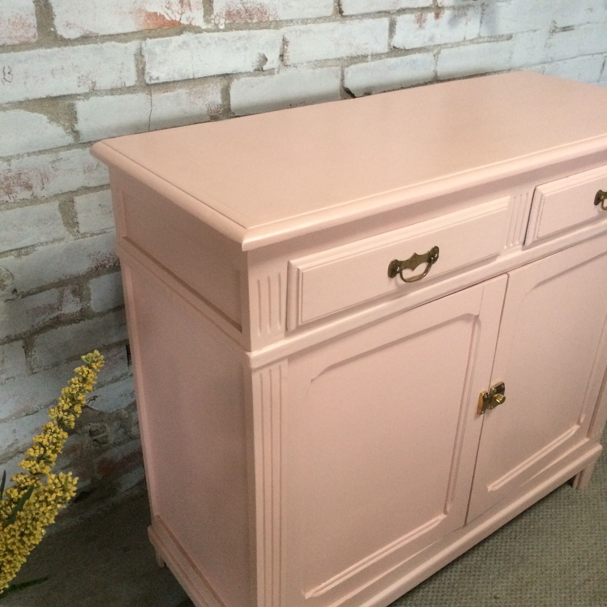 Buffet parisien vintage rose pâle