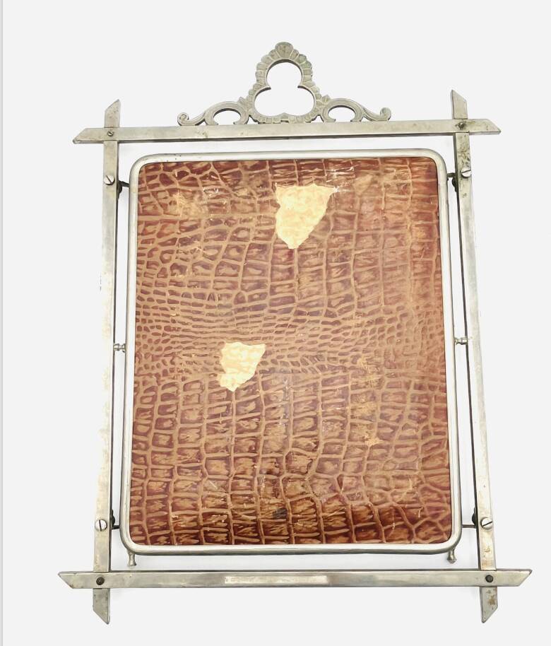 Triptych barber mirror in brass and engraved leather