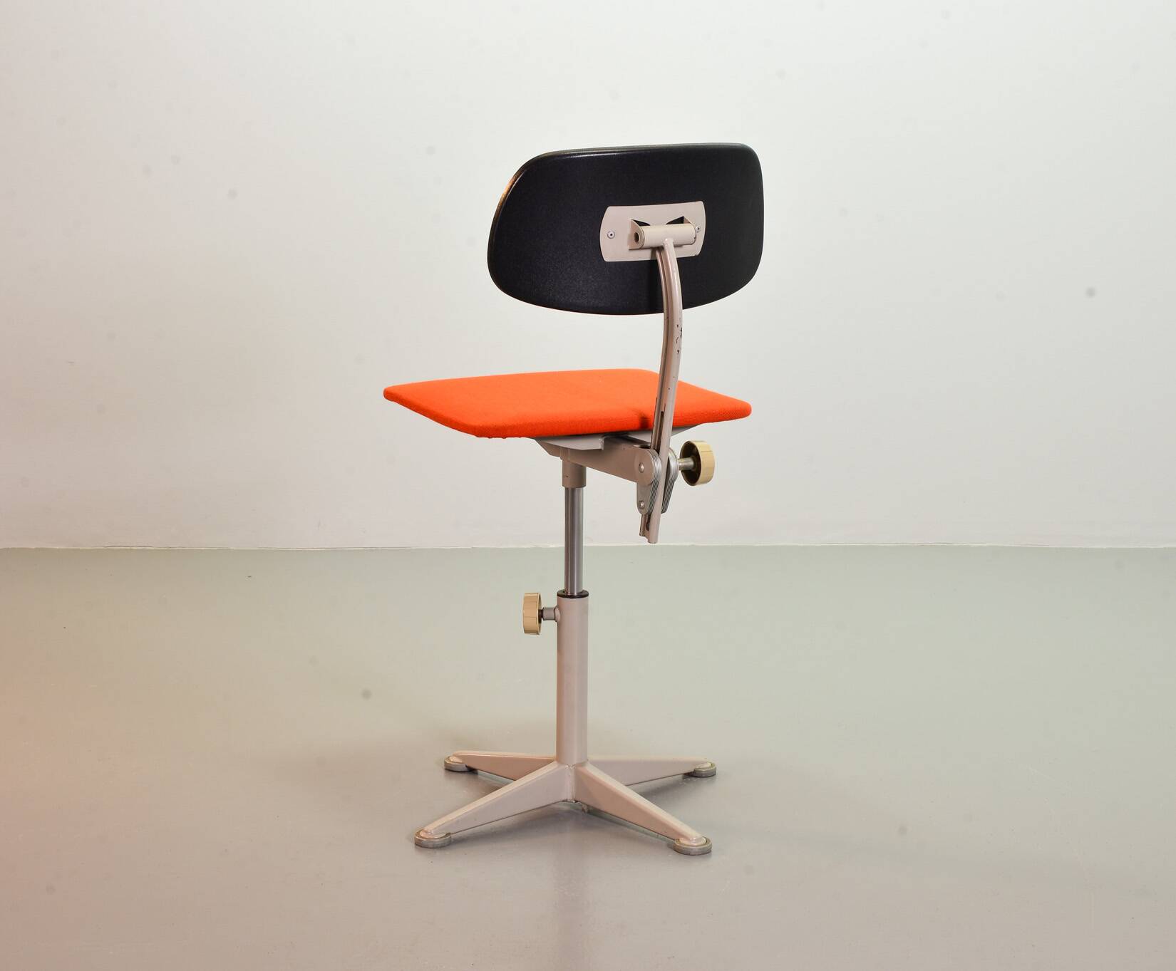 Ahrend De Cirkel Industrial Desk Chair with Orange Fabric Upholstery 1950s