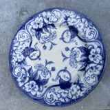 Plate with peedouche Creil & Montereau model Flora liseron