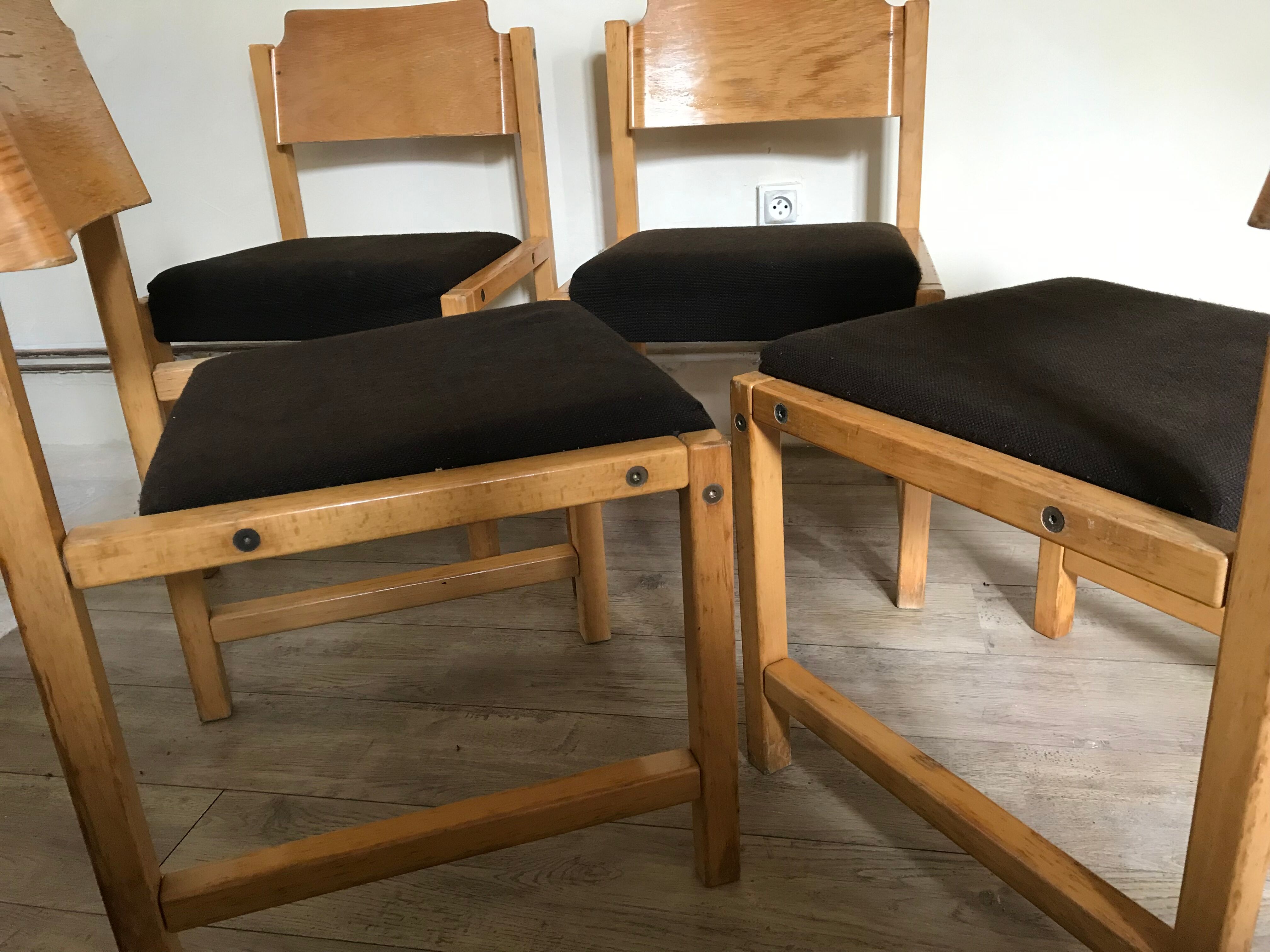 Set of 4 vintage chairs 1980's in beech, thermoformed on the back