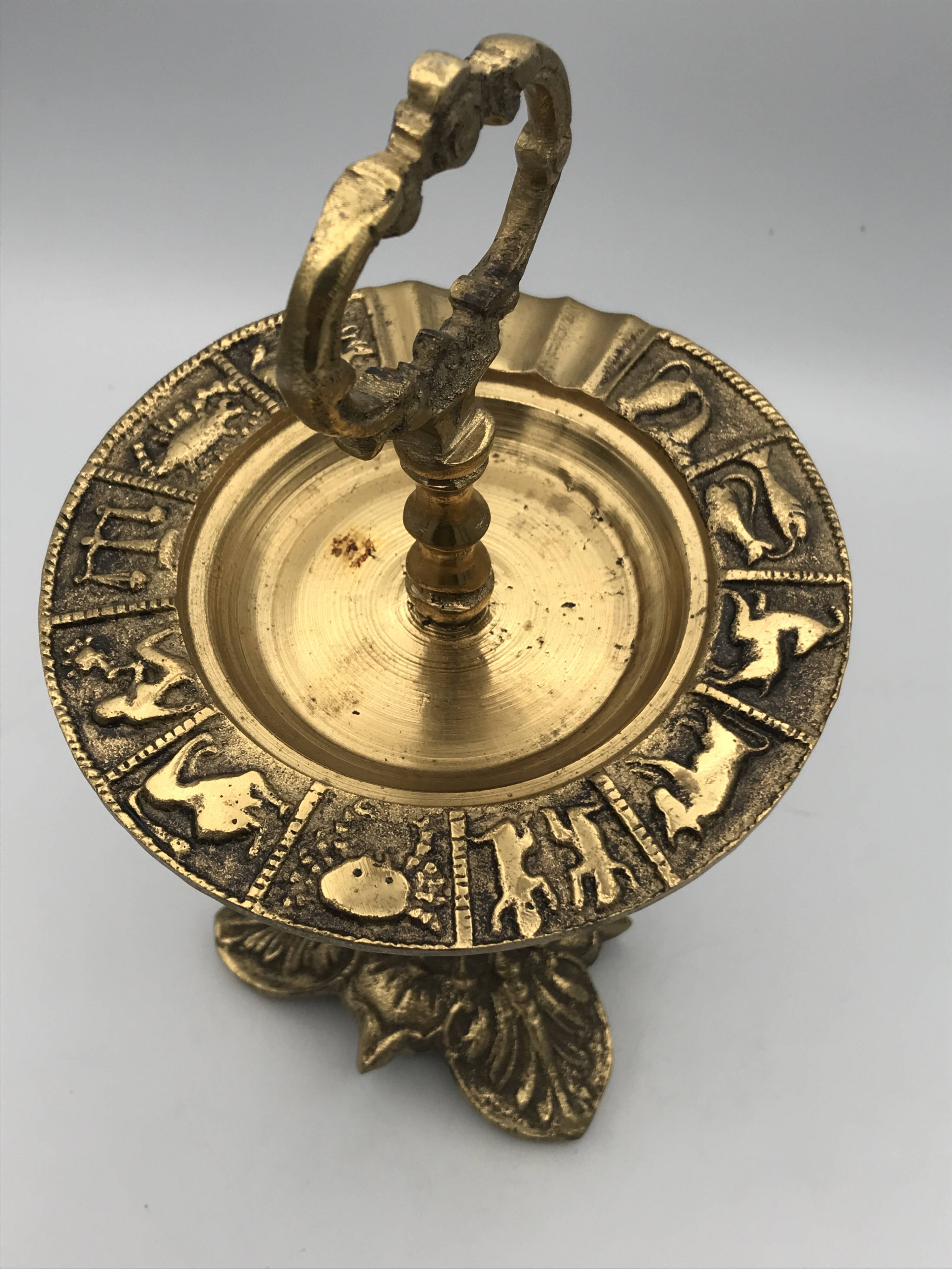 Cendrier sur pied en laiton massif vintage décor signes du zodiaque