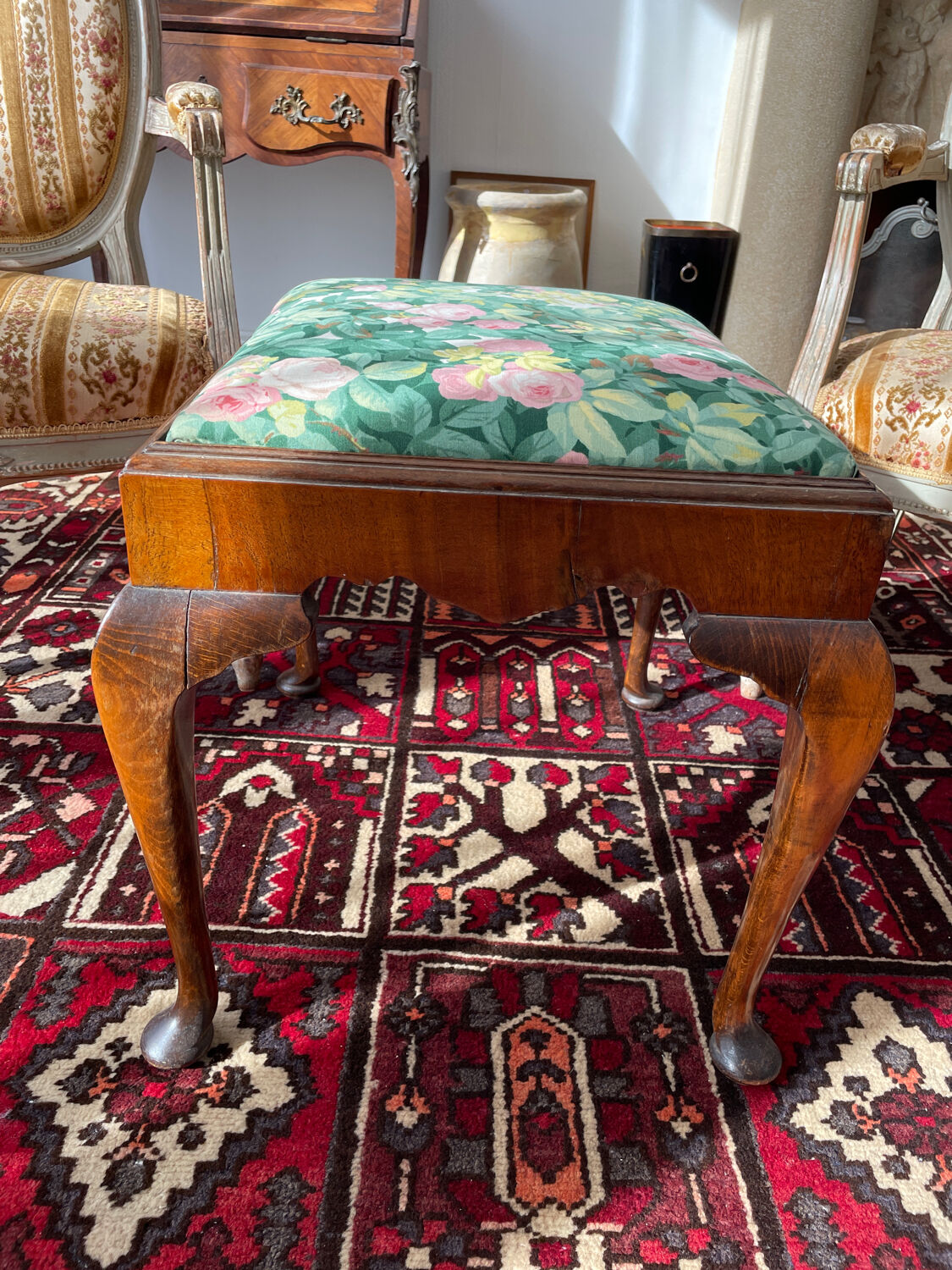 Wooden stool Chippendale