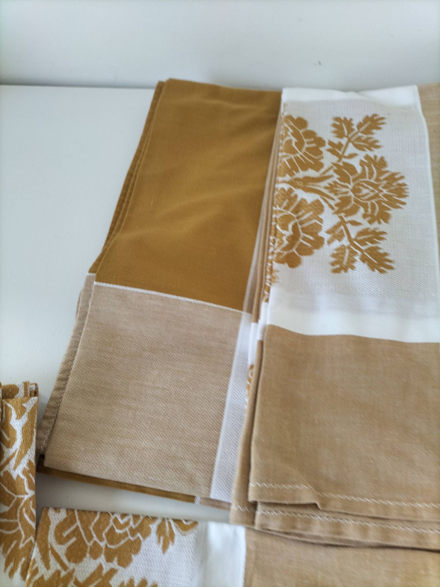 Nappe et 8 serviettes vintage – tons caramel et moutarde dorée