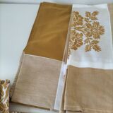 Vintage tablecloth and 8 napkins – caramel and golden mustard tones