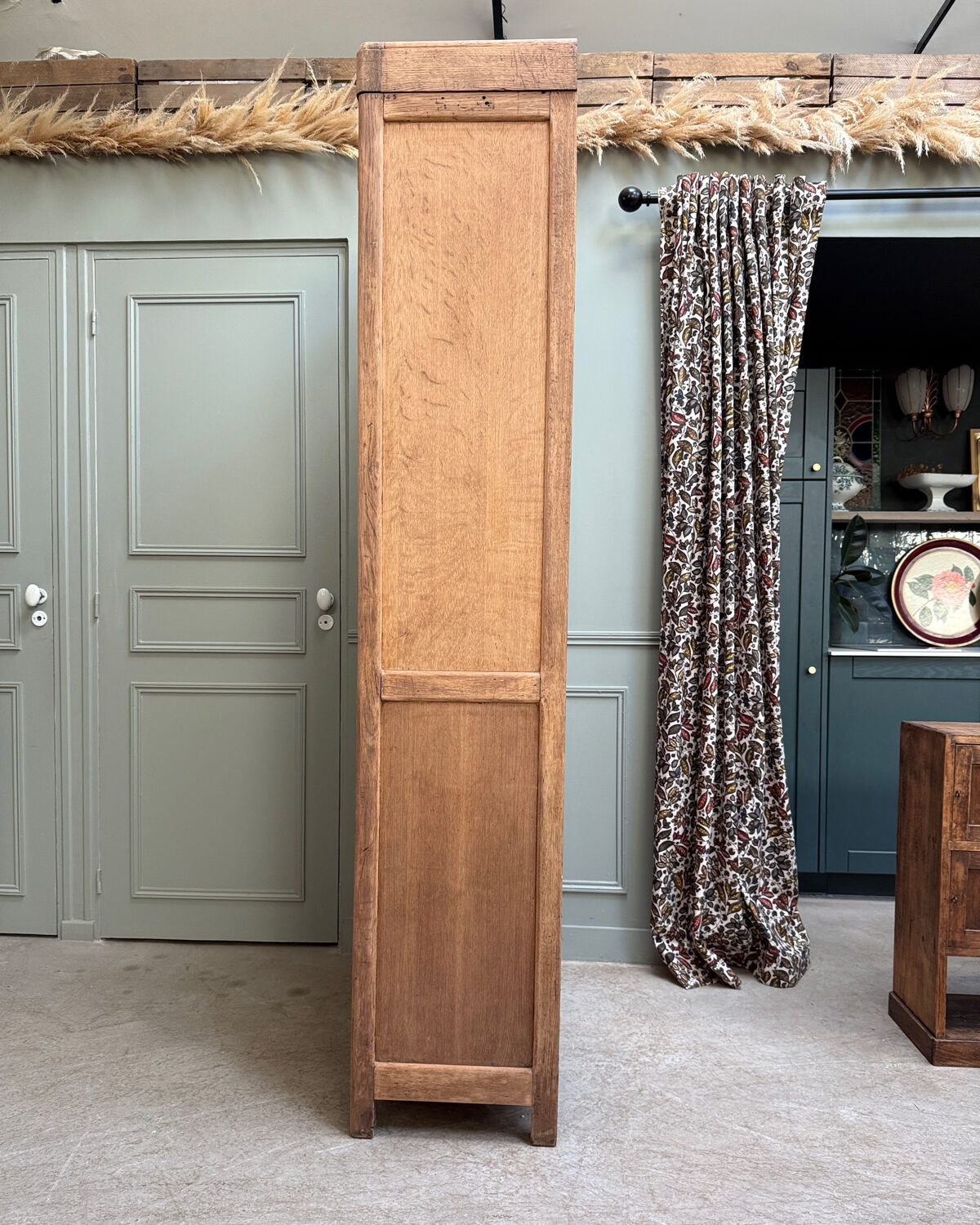 Parisian school wardrobe in oak (renovated)