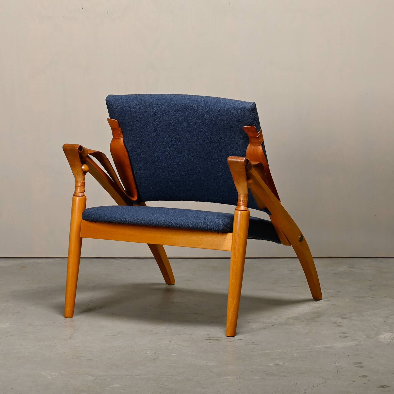 Scandinavian Modern Foldable Safari Lounge Chair in Beech wood and Blue fab