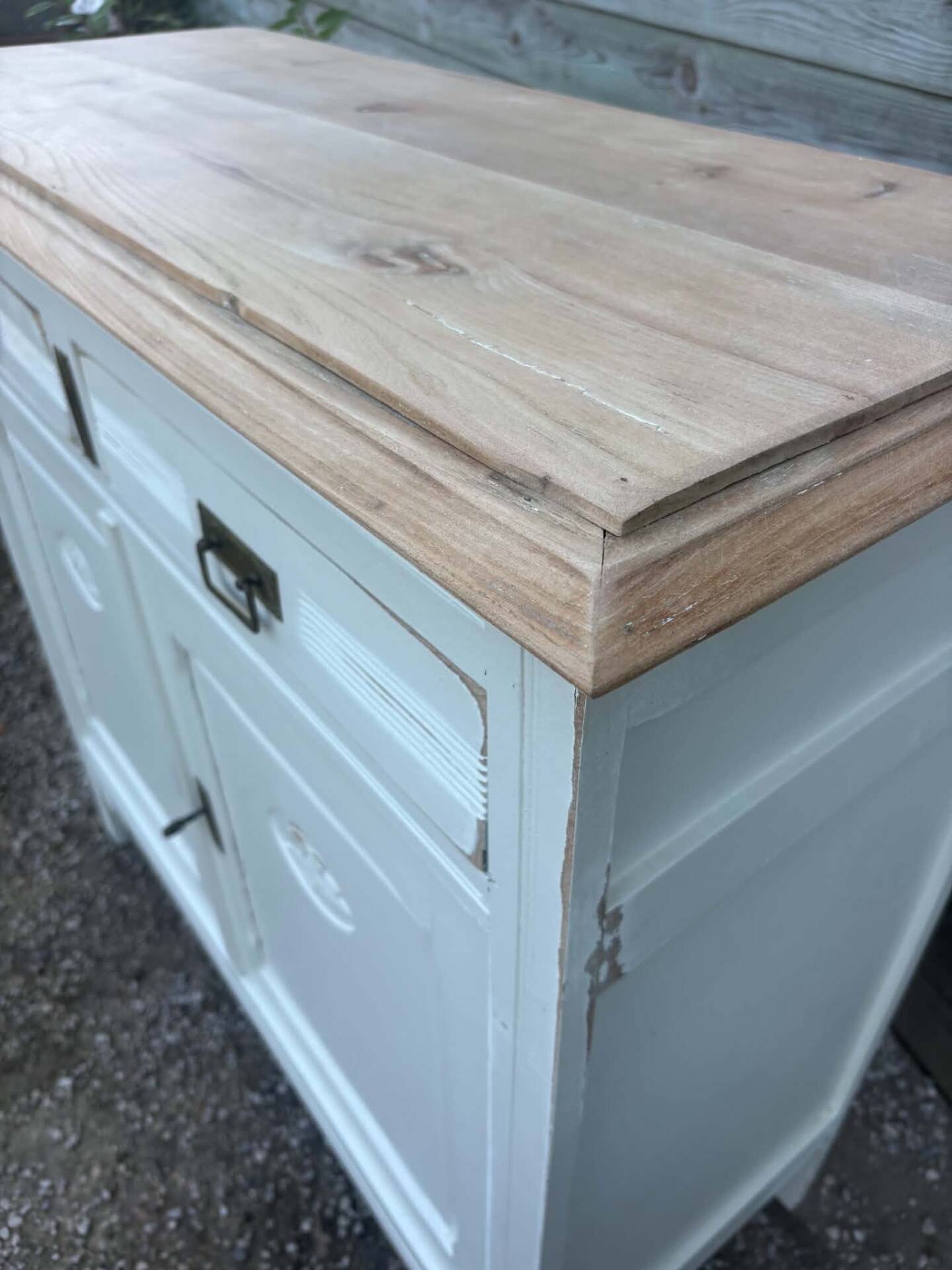 Old buffet revamped – chic vintage country style