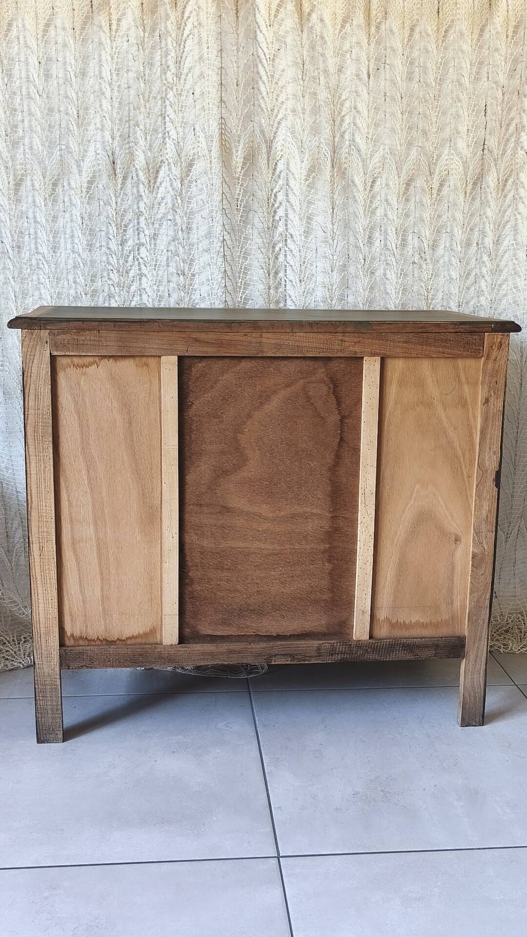 Oak chest of drawers
