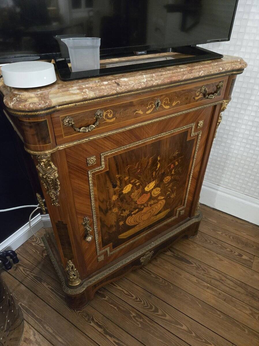 Support furniture in precious wood marquetry, richly decorated with floral marquetry.