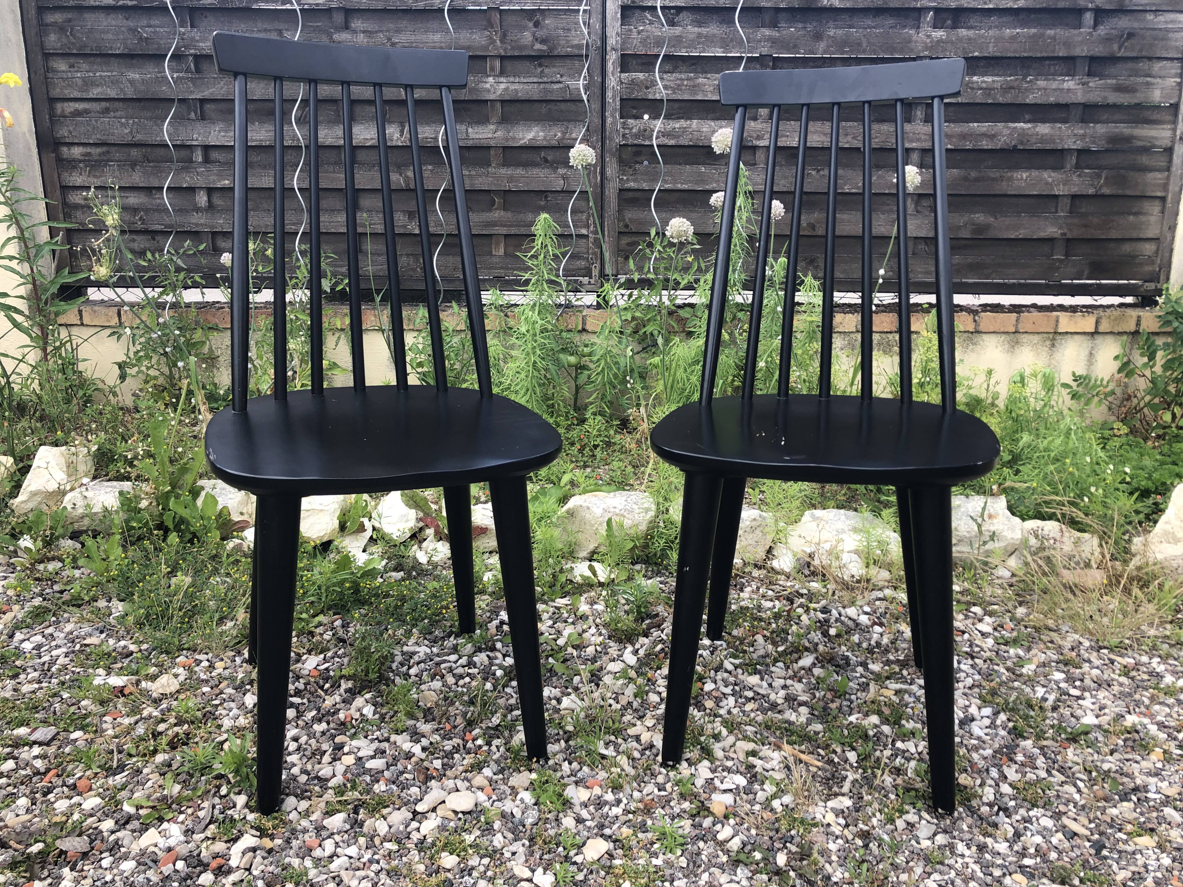 Pair chairs