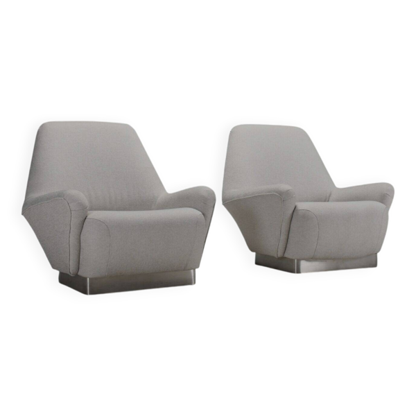 Paire de fauteuils en tissu et acier inoxydable par Gianni Moscatelli