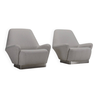 Paire de fauteuils en tissu et acier inoxydable par Gianni Moscatelli