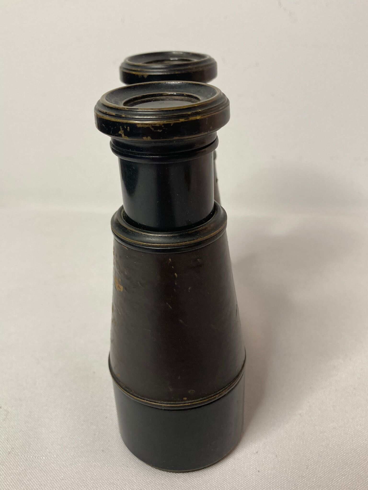 Old pair of XXth leather-wrapped binoculars