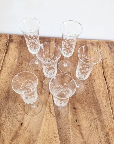 6 flûtes à champagne en verre gravé
