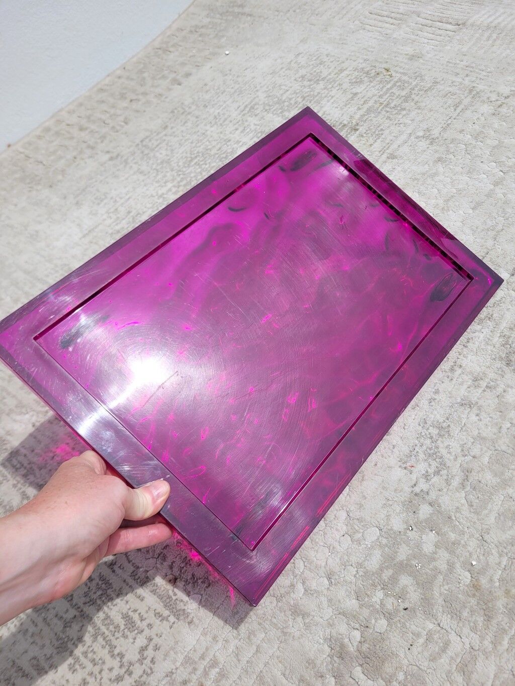 Plateau Kartell Dune rose par Mario Bellini