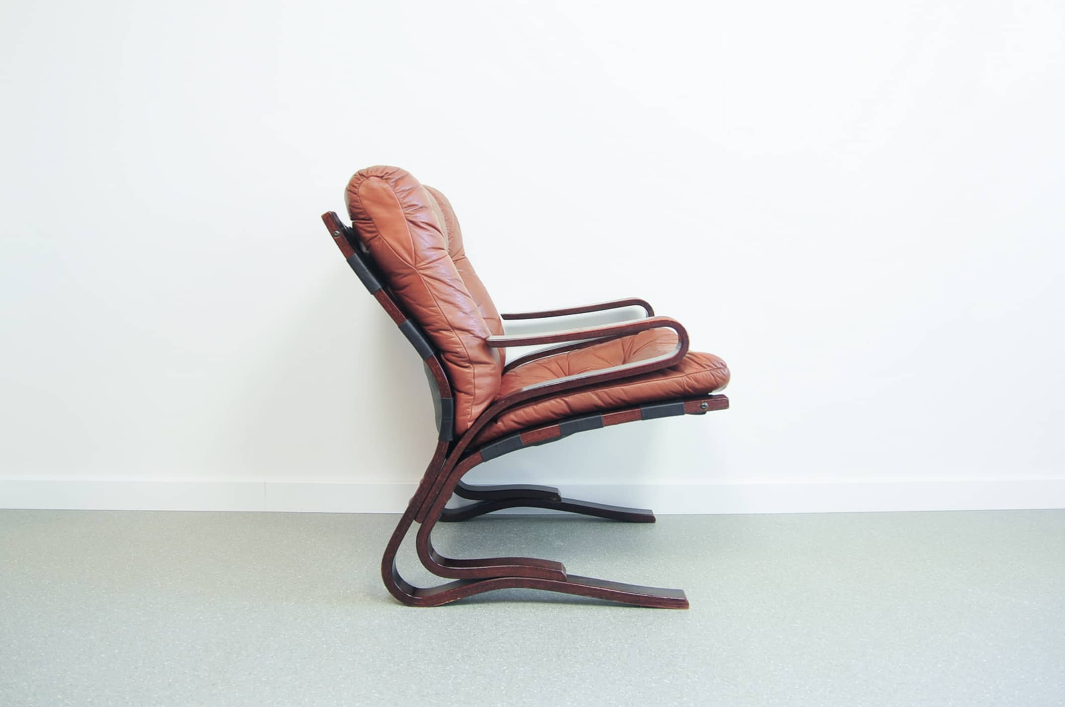 Fauteuil marron Kengu Else & Nordahl Solheim