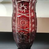 Large vase in hand-cut Bohemian crystal. Deep ruby red. Roemer style. Dim 29 x 14.5 cm