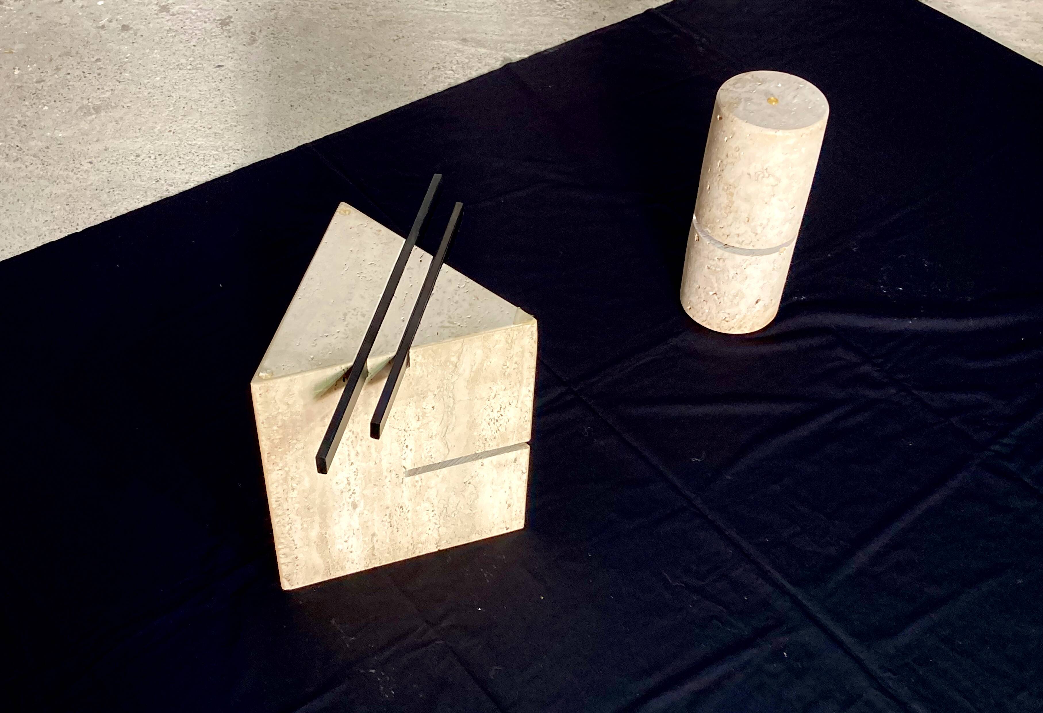 Coffee table in the Artedi style.