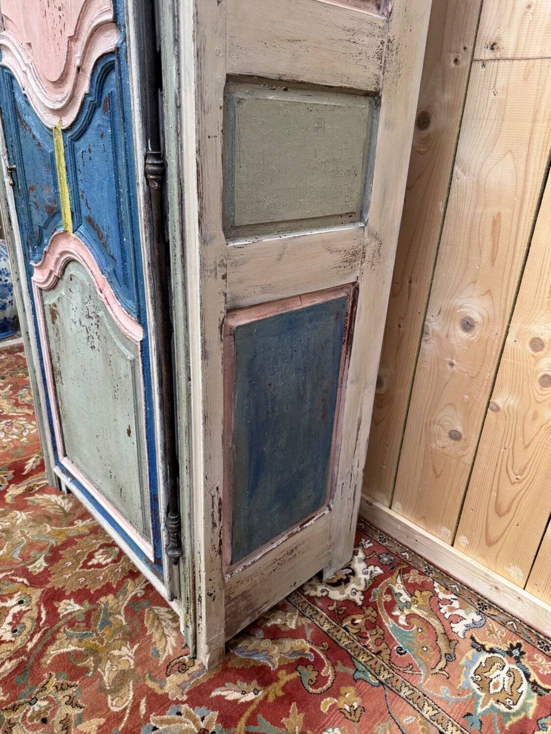 Bonnetière with a single door – Polychrome solid oak