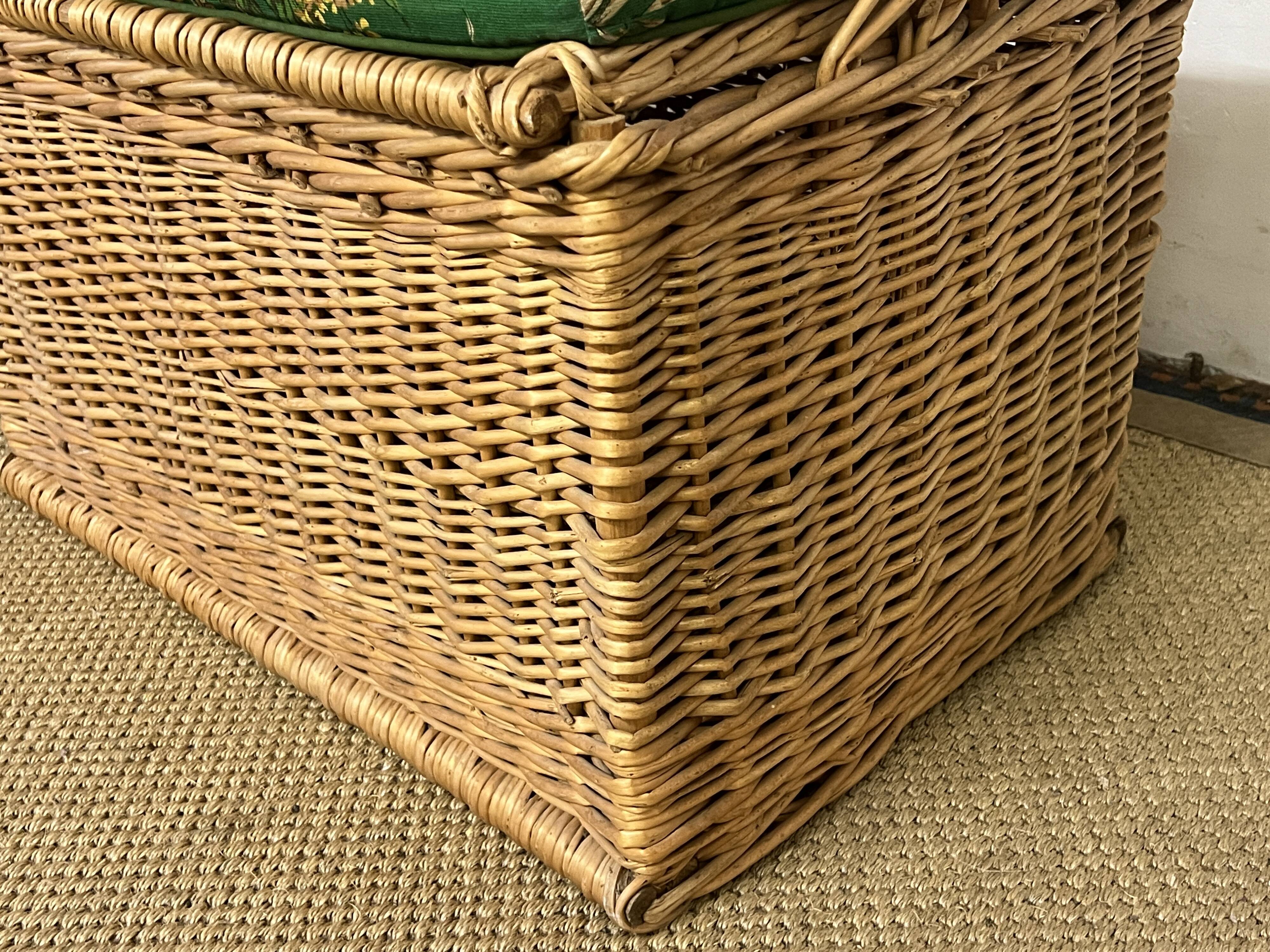 Banquette coffre en rotin vintage