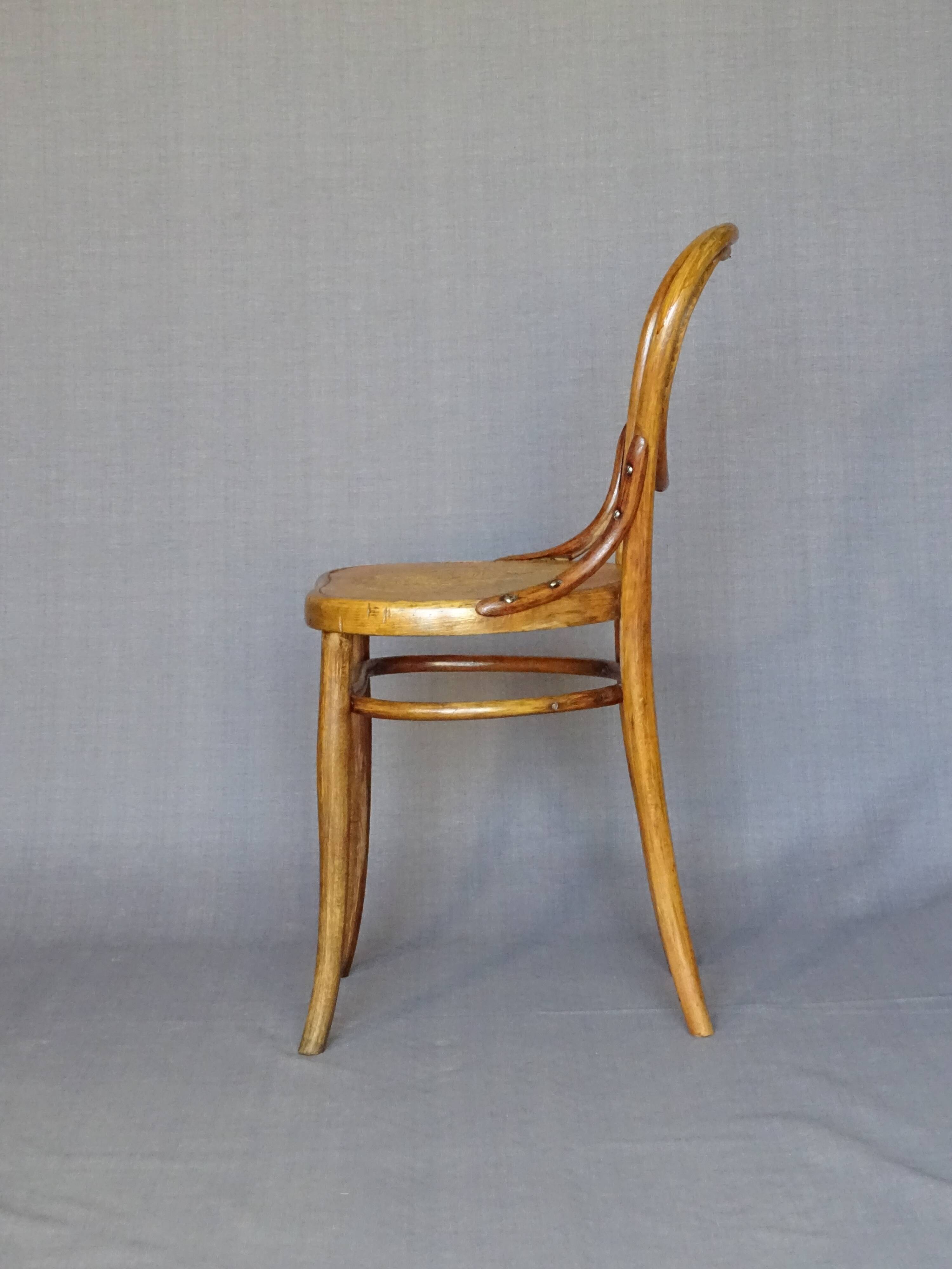 Chair "heart" Thonet N°28 seat wood 1900