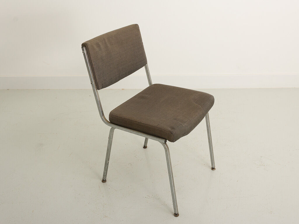 Office chair in chromed steel and grey fabric