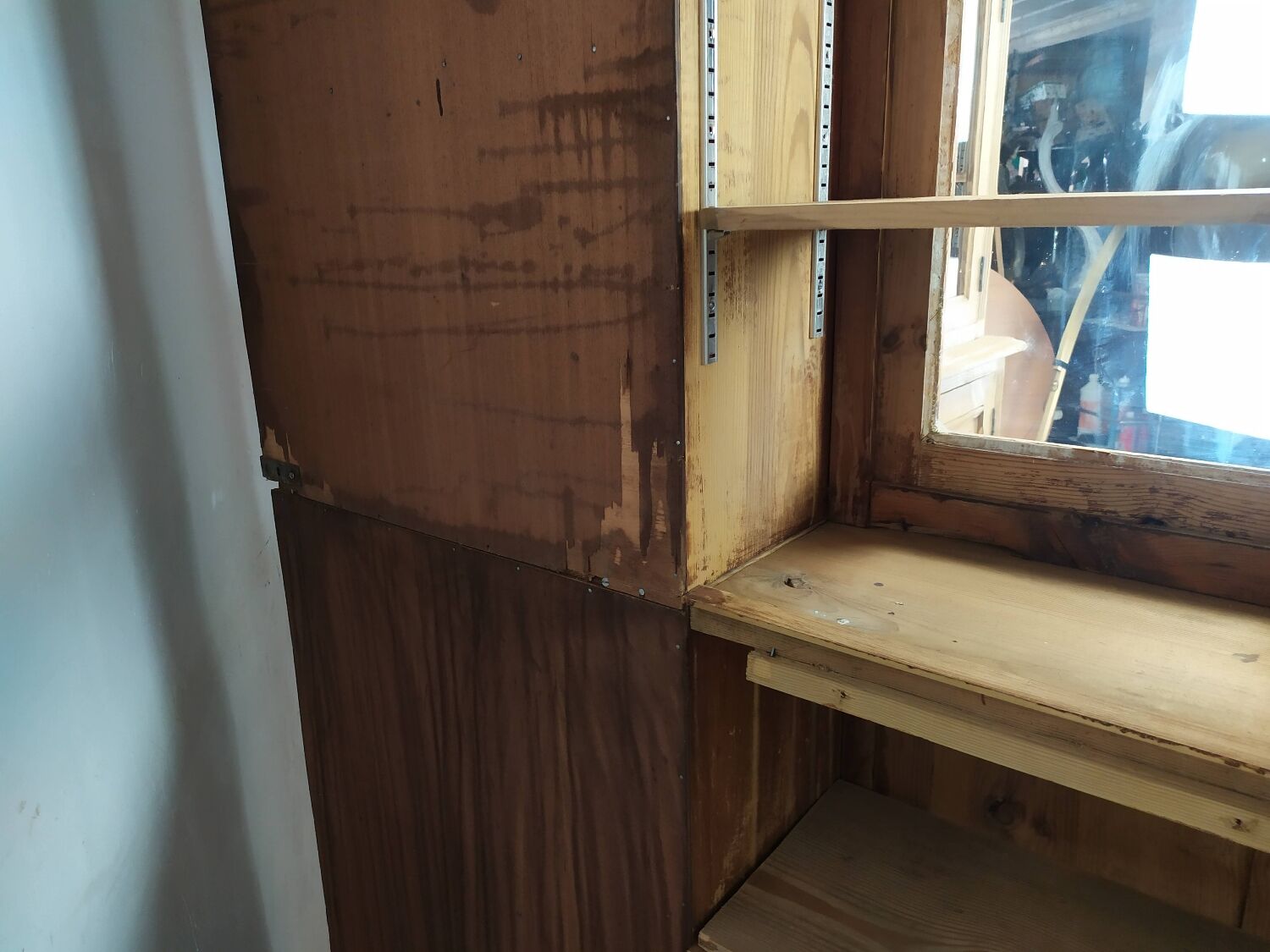 Bistro corner bookcase