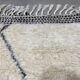 White embossed wool rug 123x165cm