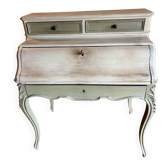 Cylinder desk, between light and the softness of time.