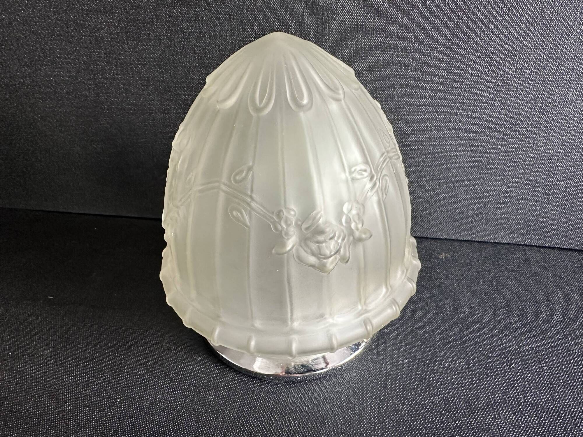 Small table lamp or Art Deco ceiling light from the 1930s in frosted glass.