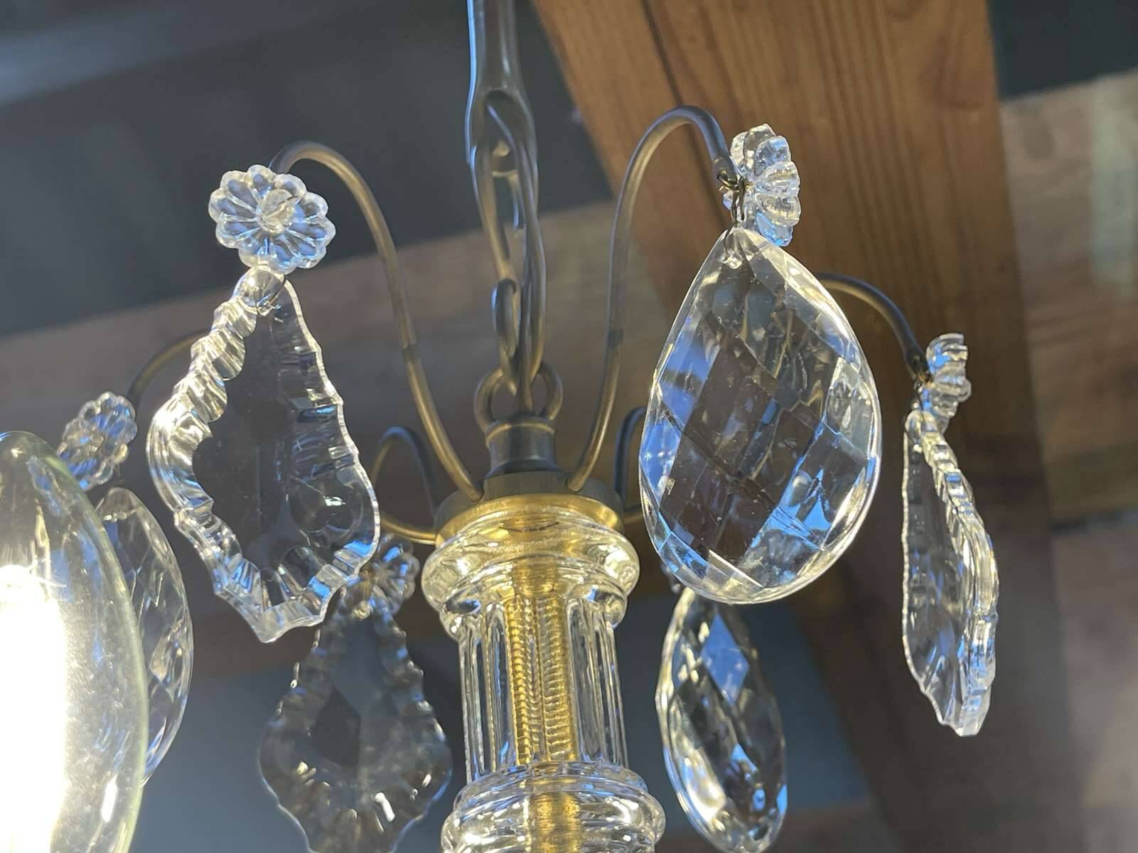 Three-light chandelier in bronze and cut crystal, early 20th century work.