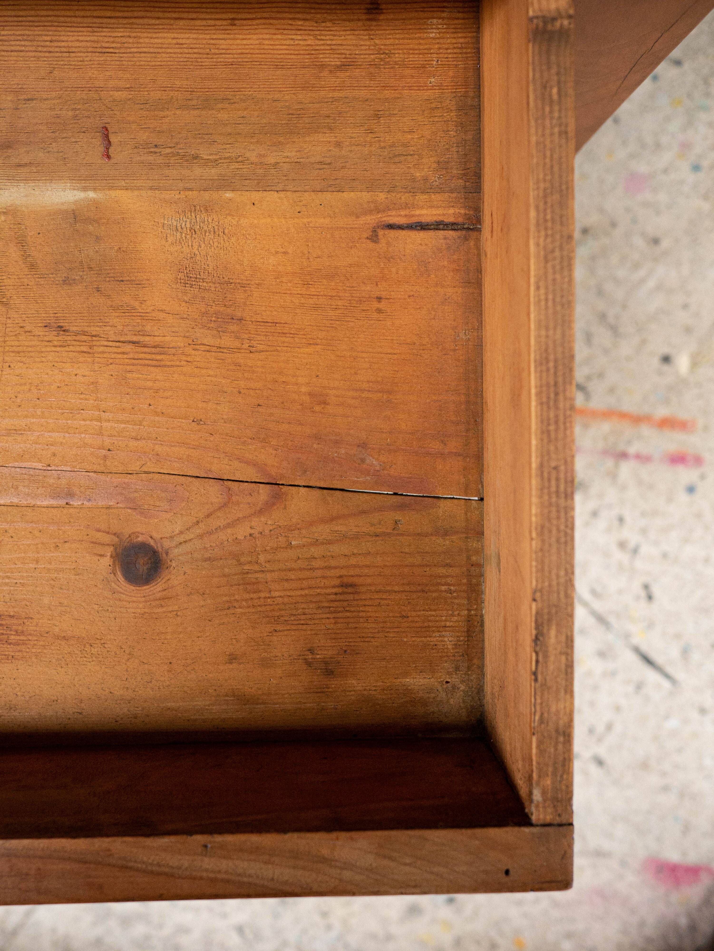 Small walnut table from the 19th century.